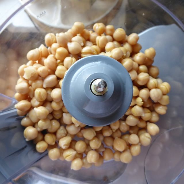 Spicy Coriander and Chickpea Burger with Barbecue Sauce Recipe SoCook