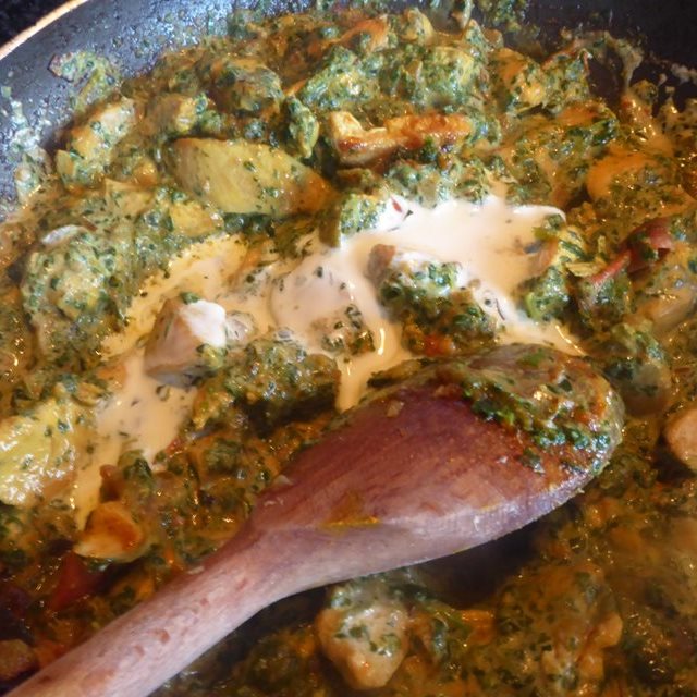 Chicken & Spinach Curry with Poppadoms Indian Recipe SoCook