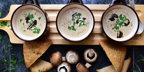 A creamy garlic and mushroom soup, flavoured with french herbs served with crusty bread rolls.