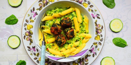 Pasta with courgette sauce and spinach balls